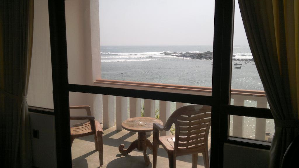 Miltons Beach Resort Unawatuna Room photo