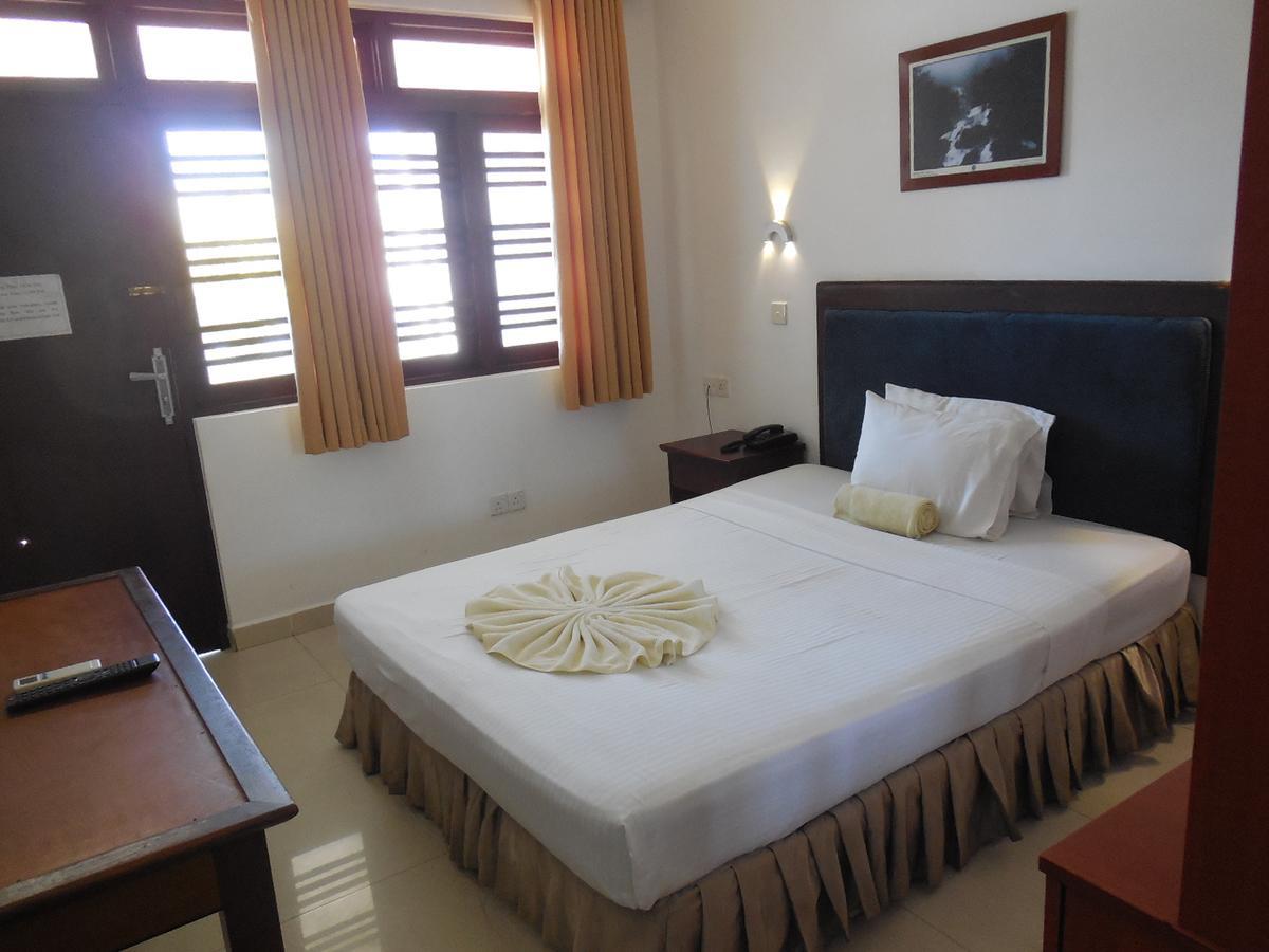 Miltons Beach Resort Unawatuna Exterior photo
