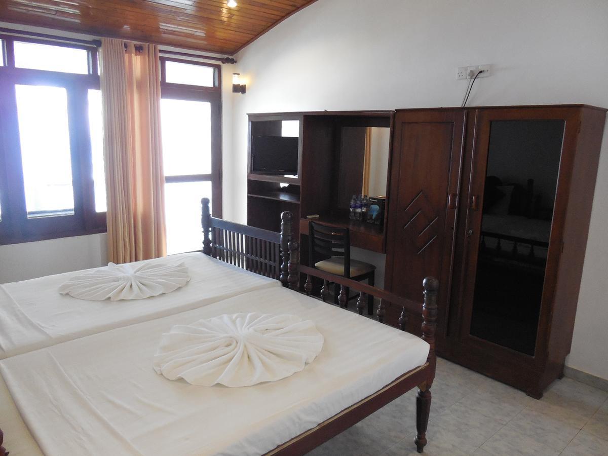 Miltons Beach Resort Unawatuna Exterior photo