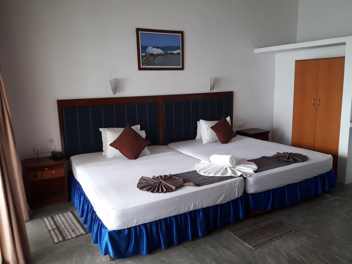 Miltons Beach Resort Unawatuna Exterior photo