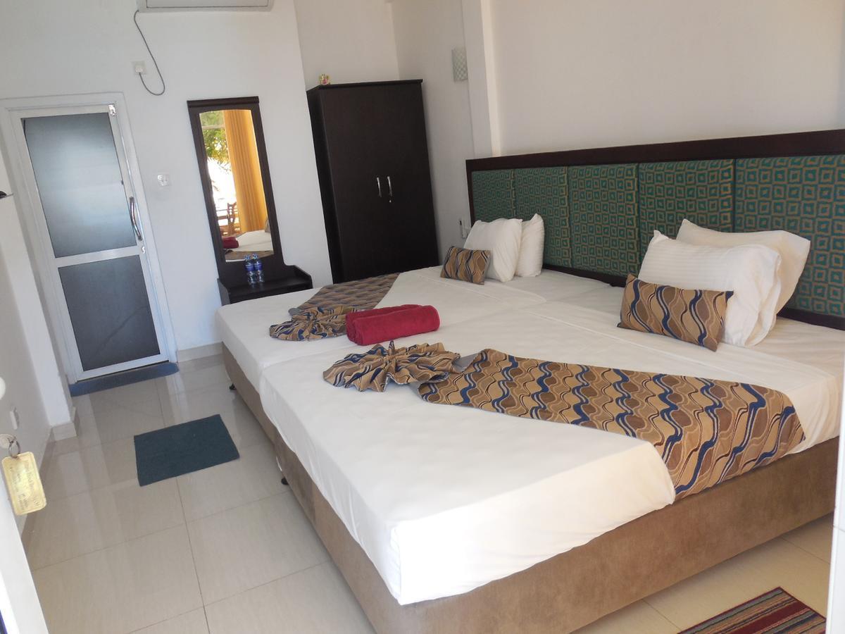 Miltons Beach Resort Unawatuna Exterior photo