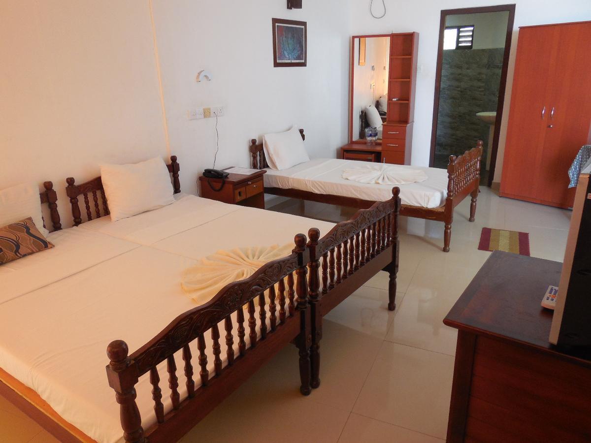 Miltons Beach Resort Unawatuna Exterior photo