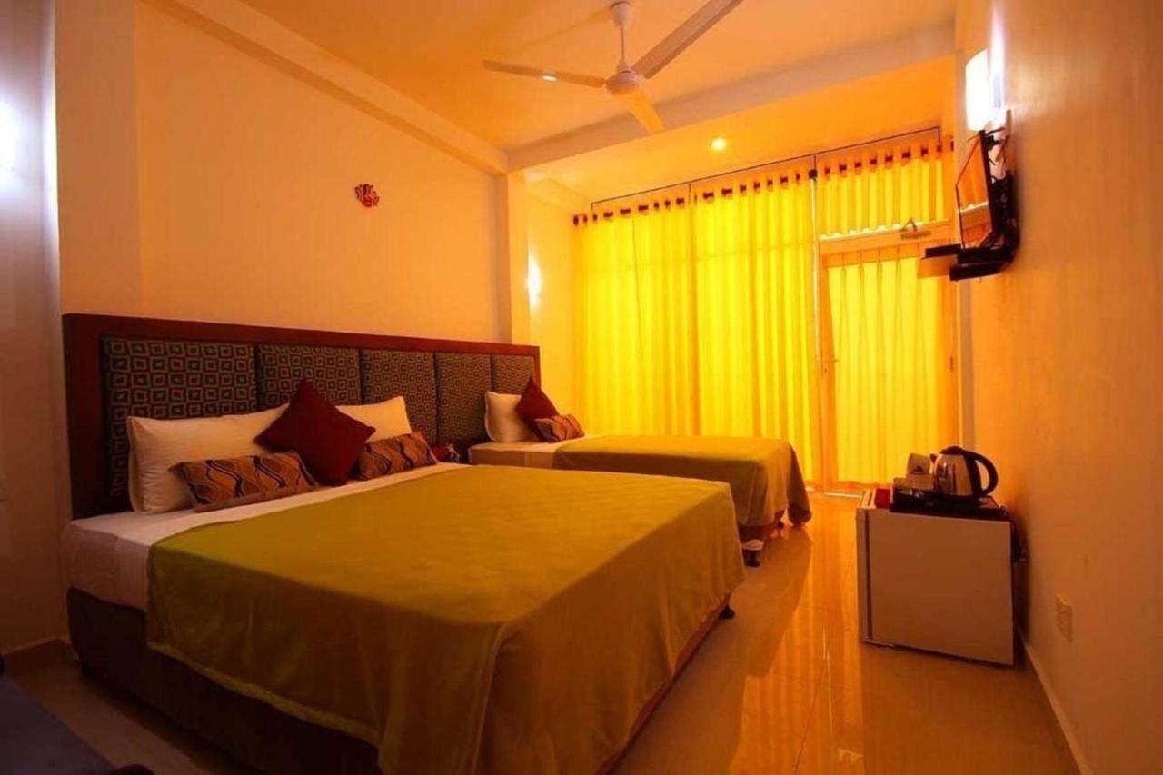 Miltons Beach Resort Unawatuna Exterior photo